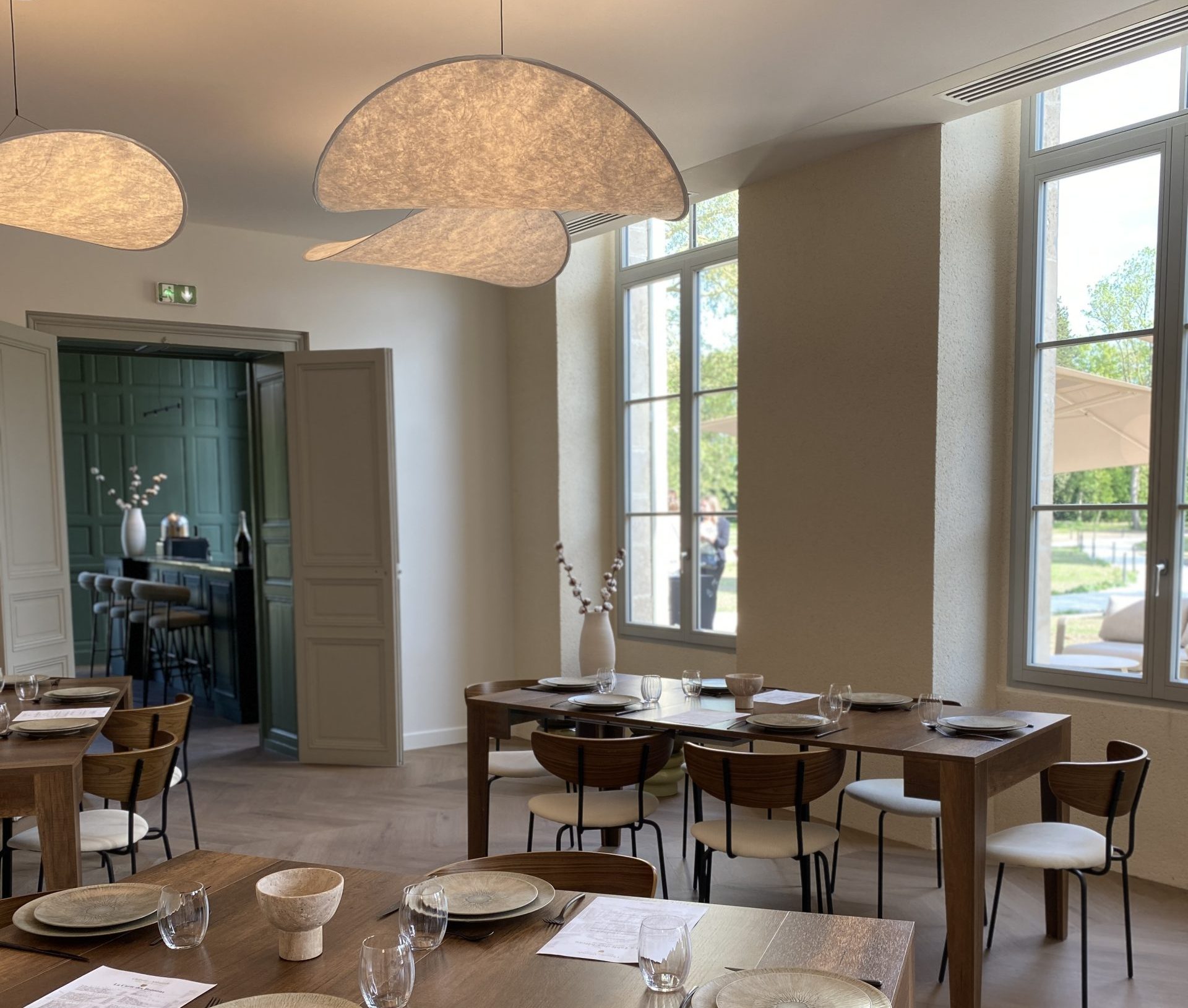 Salle de restaurant aménagée aux normes ERP à Reims